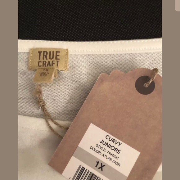 ❌❌SOLD❌❌True Craft Curvy Tunic Top Juniors - Picture 7 of 7